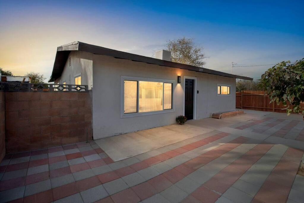 Modern City Ranch 3 Bdrm Family Home Access By Dirt Road Palmdale Kültér fotó