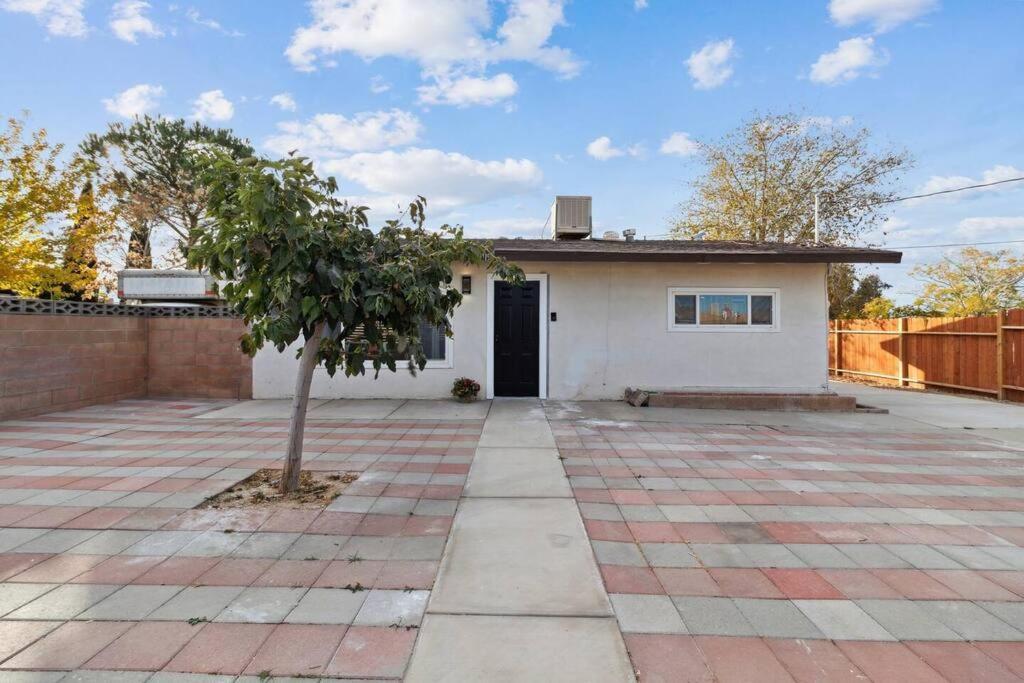 Modern City Ranch 3 Bdrm Family Home Access By Dirt Road Palmdale Kültér fotó