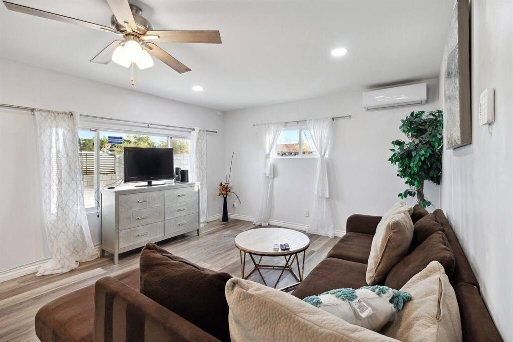 Modern City Ranch 3 Bdrm Family Home Access By Dirt Road Palmdale Kültér fotó