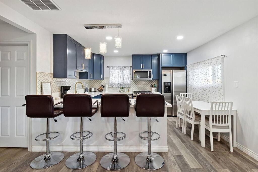 Modern City Ranch 3 Bdrm Family Home Access By Dirt Road Palmdale Kültér fotó