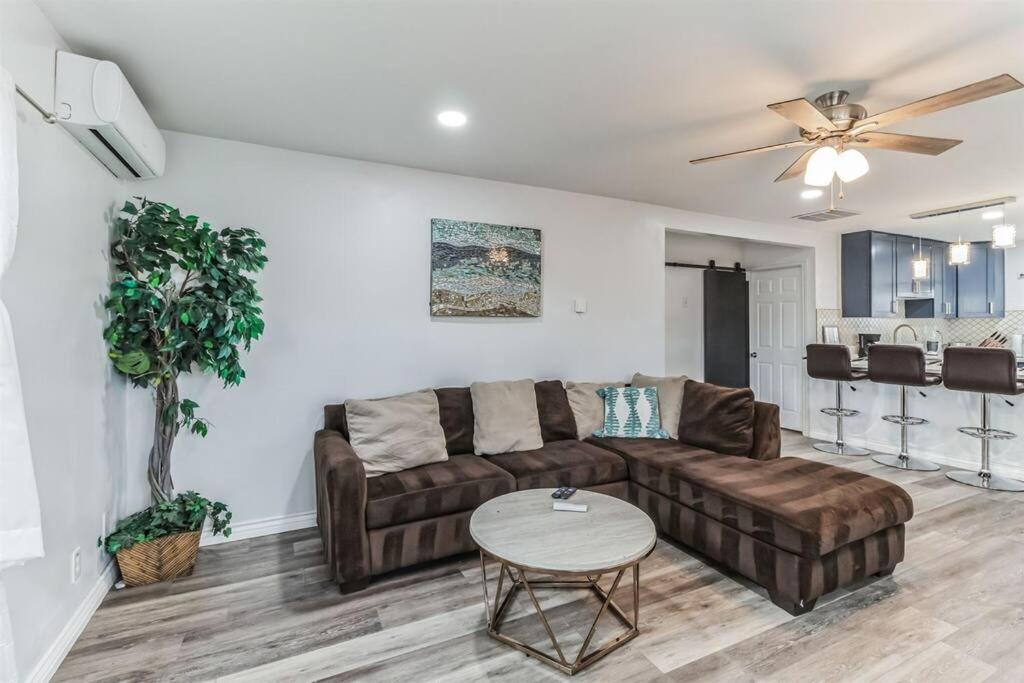 Modern City Ranch 3 Bdrm Family Home Access By Dirt Road Palmdale Kültér fotó