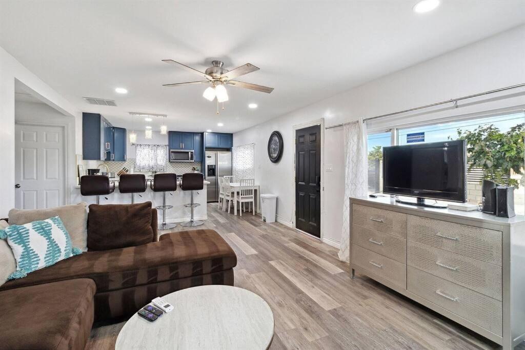 Modern City Ranch 3 Bdrm Family Home Access By Dirt Road Palmdale Kültér fotó