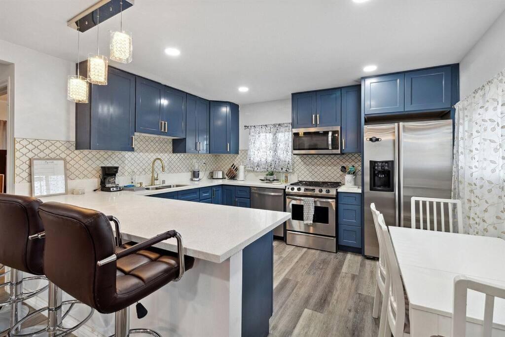 Modern City Ranch 3 Bdrm Family Home Access By Dirt Road Palmdale Kültér fotó