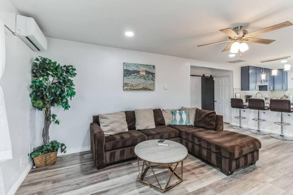 Modern City Ranch 3 Bdrm Family Home Access By Dirt Road Palmdale Kültér fotó